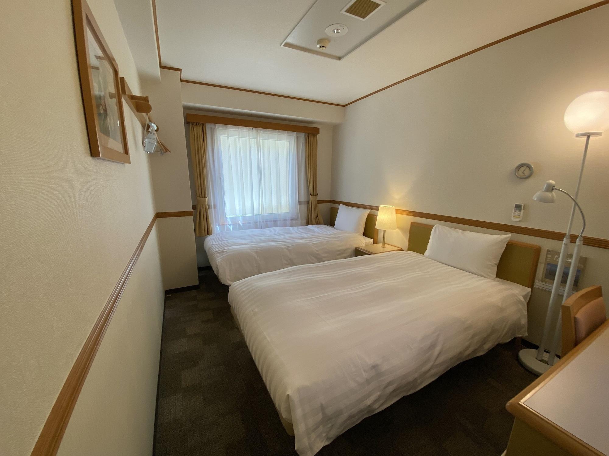 Toyoko Inn Naha Omoromachi Ekimae Екстер'єр фото